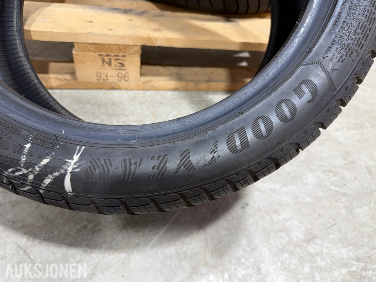 4 stk Goodyear UltraGrip 8 Performance 245/45R18 Vinterdekk