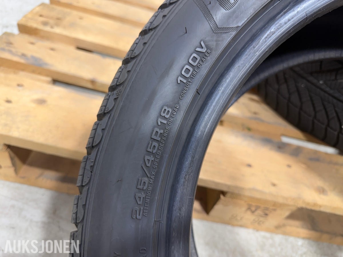 4 stk Goodyear UltraGrip 8 Performance 245/45R18 Vinterdekk