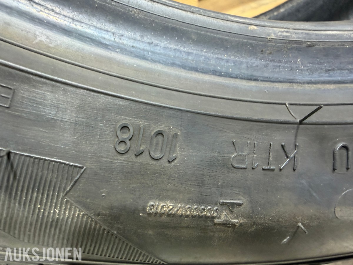 4 stk Goodyear UltraGrip 8 Performance 245/45R18 Vinterdekk