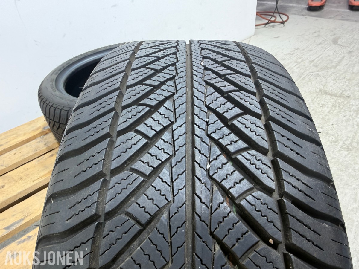 4 stk Goodyear UltraGrip 8 Performance 245/45R18 Vinterdekk
