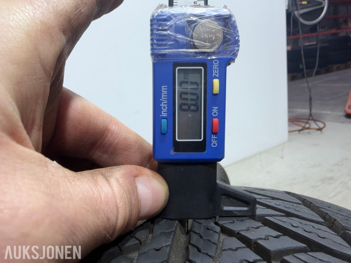 4 stk Goodyear UltraGrip 8 Performance 245/45R18 Vinterdekk