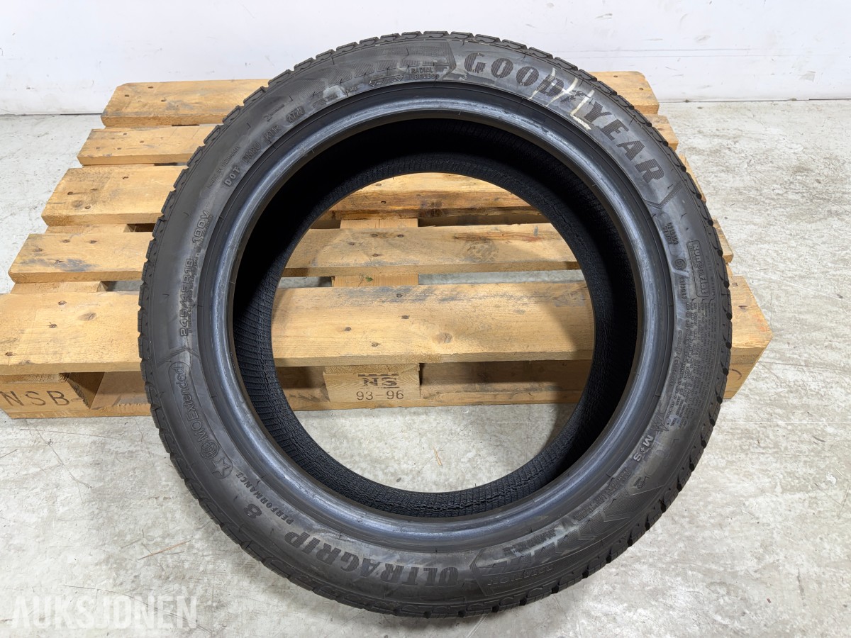 4 stk Goodyear UltraGrip 8 Performance 245/45R18 Vinterdekk