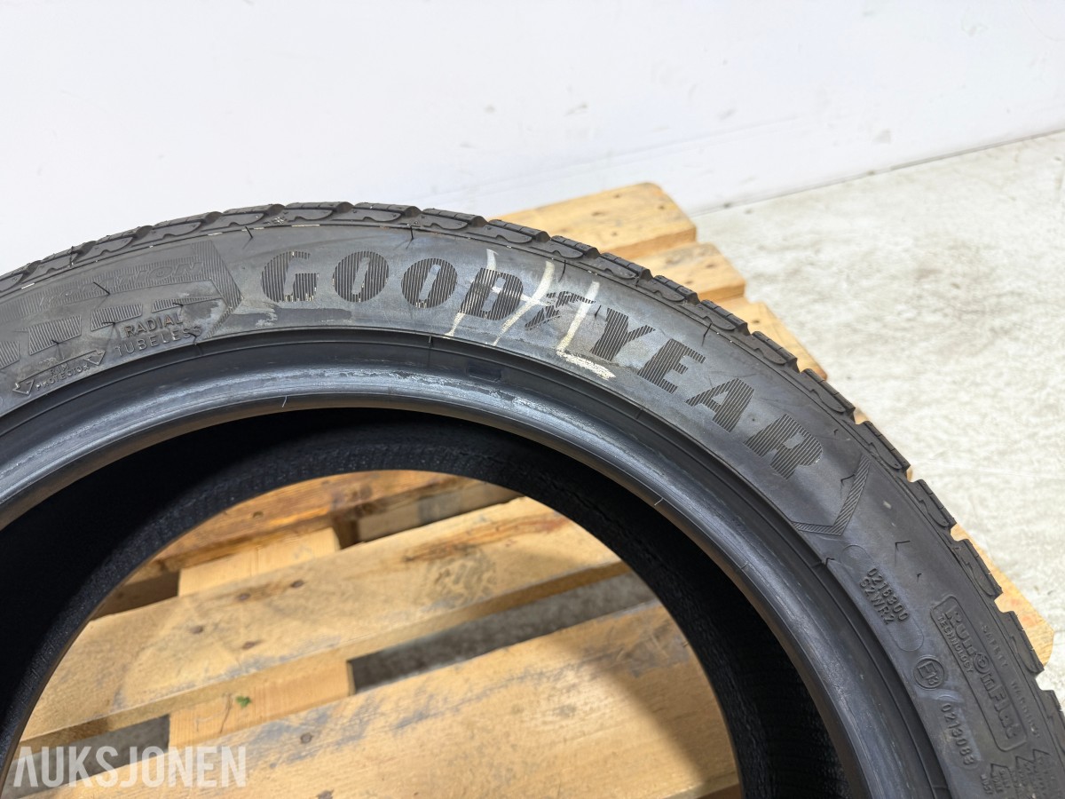 4 stk Goodyear UltraGrip 8 Performance 245/45R18 Vinterdekk