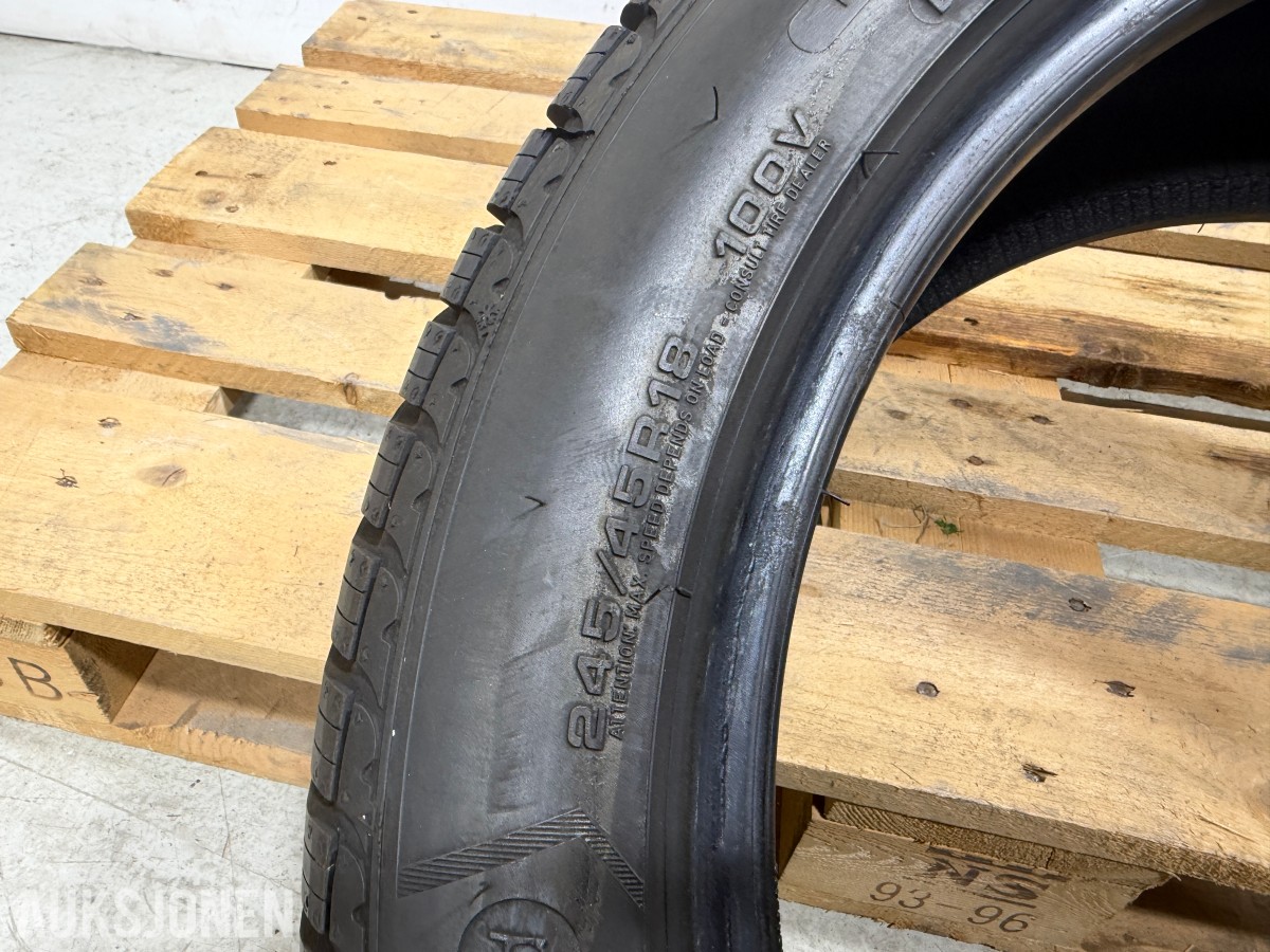 4 stk Goodyear UltraGrip 8 Performance 245/45R18 Vinterdekk