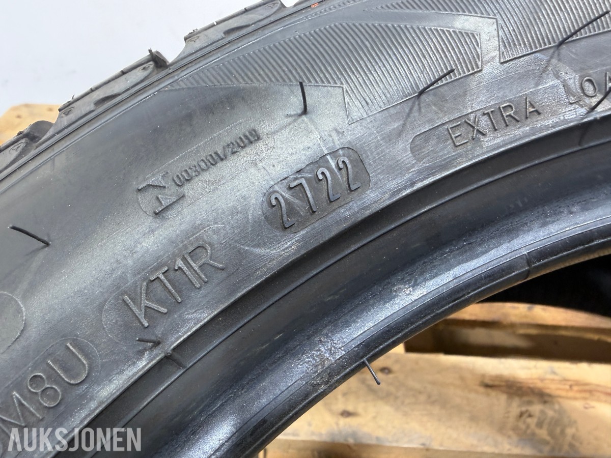 4 stk Goodyear UltraGrip 8 Performance 245/45R18 Vinterdekk