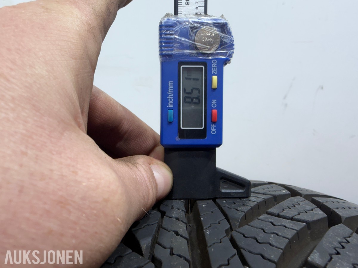 4 stk Goodyear UltraGrip 8 Performance 245/45R18 Vinterdekk
