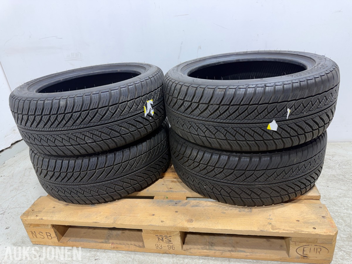 4 stk Goodyear UltraGrip 8 Performance 245/45R18 Vinterdekk