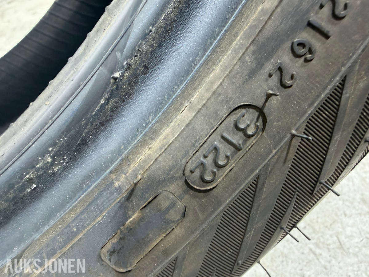 4 stk Nokian Hakkapeliitta R5 SUV 215/55R17 Vinterdekk