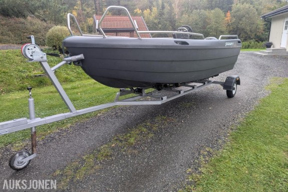 2017 Båt - 13 fot Pioner Maxi 12 med Tohatsu 9.9 hk 4 takt.