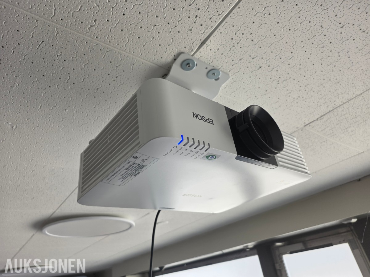 Epson EB-L520U laserprojektor med takfeste og lerret