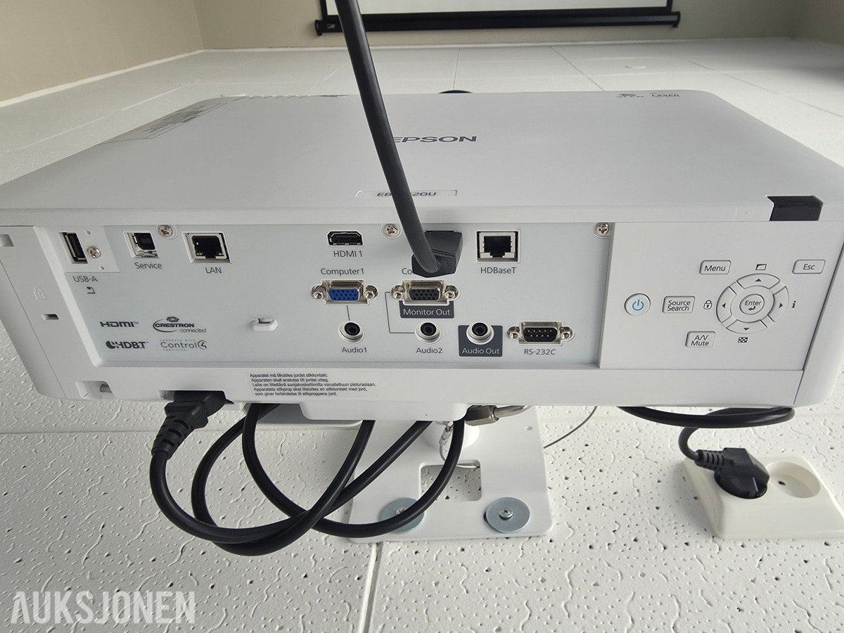 Epson EB-L520U laserprojektor med takfeste og lerret
