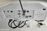 Epson EB-L520U laserprojektor med takfeste og lerret