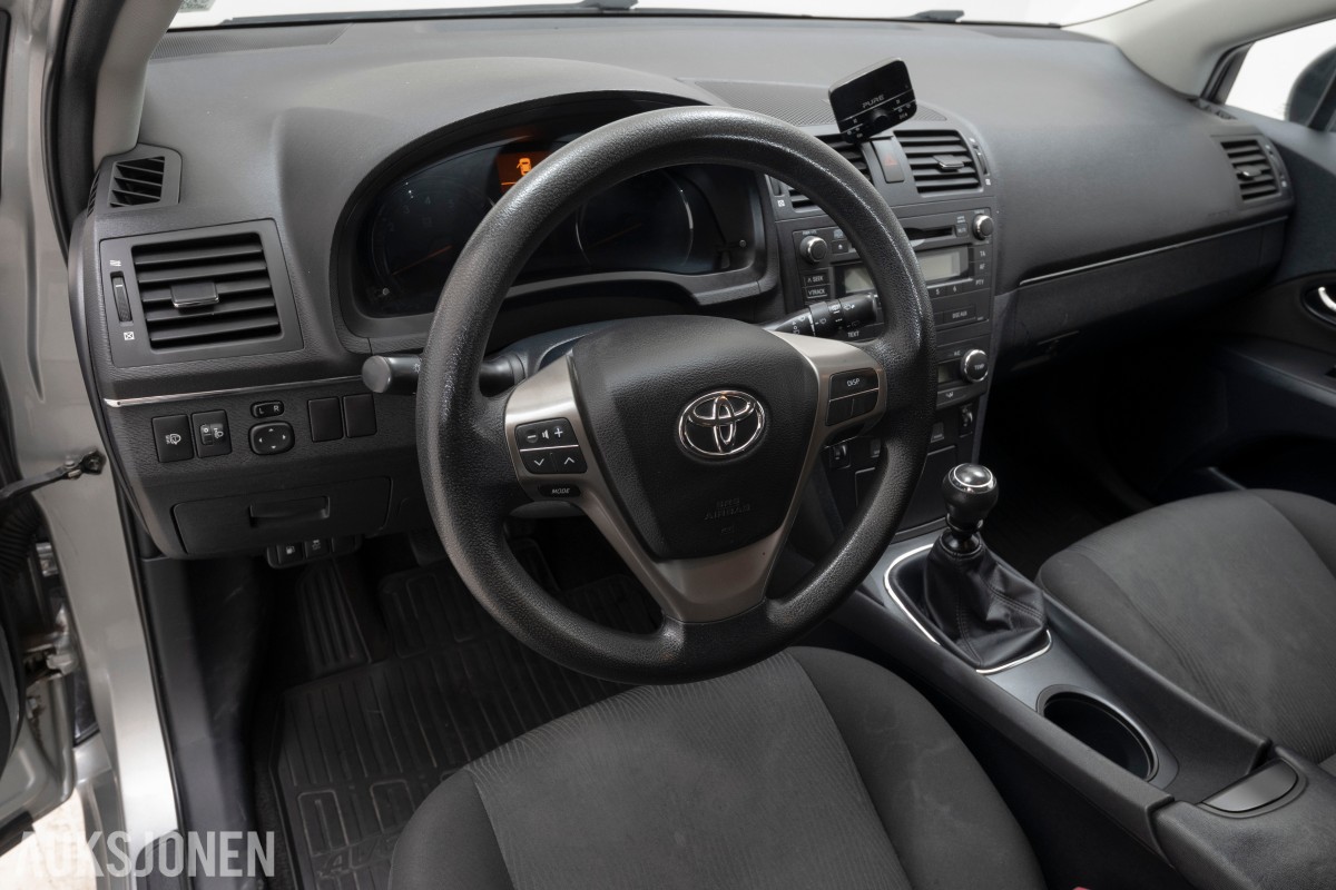 2009 Toyota AVENSIS 1.6-132 - Hengerfeste - Aircondition - 210.378 km