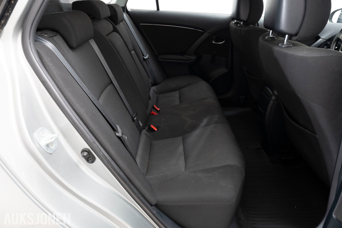2009 Toyota AVENSIS 1.6-132 - Hengerfeste - Aircondition - 210.378 km