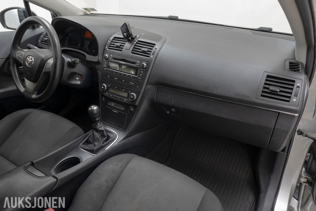 2009 Toyota AVENSIS 1.6-132 - Hengerfeste - Aircondition - 210.378 km