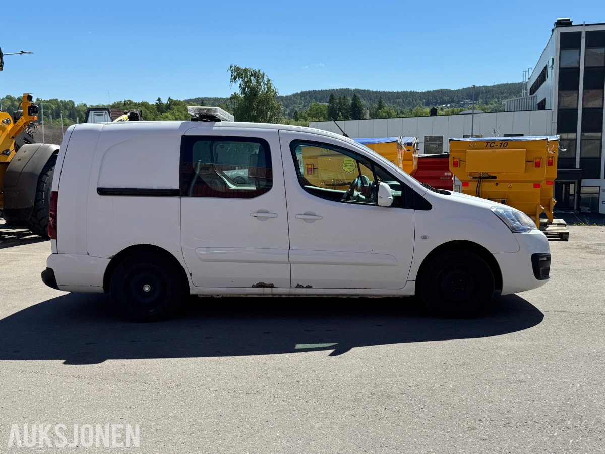2017 Peugeot PARTNER HENGERFESTE CRUISE P.SENSORER S+V HJUL