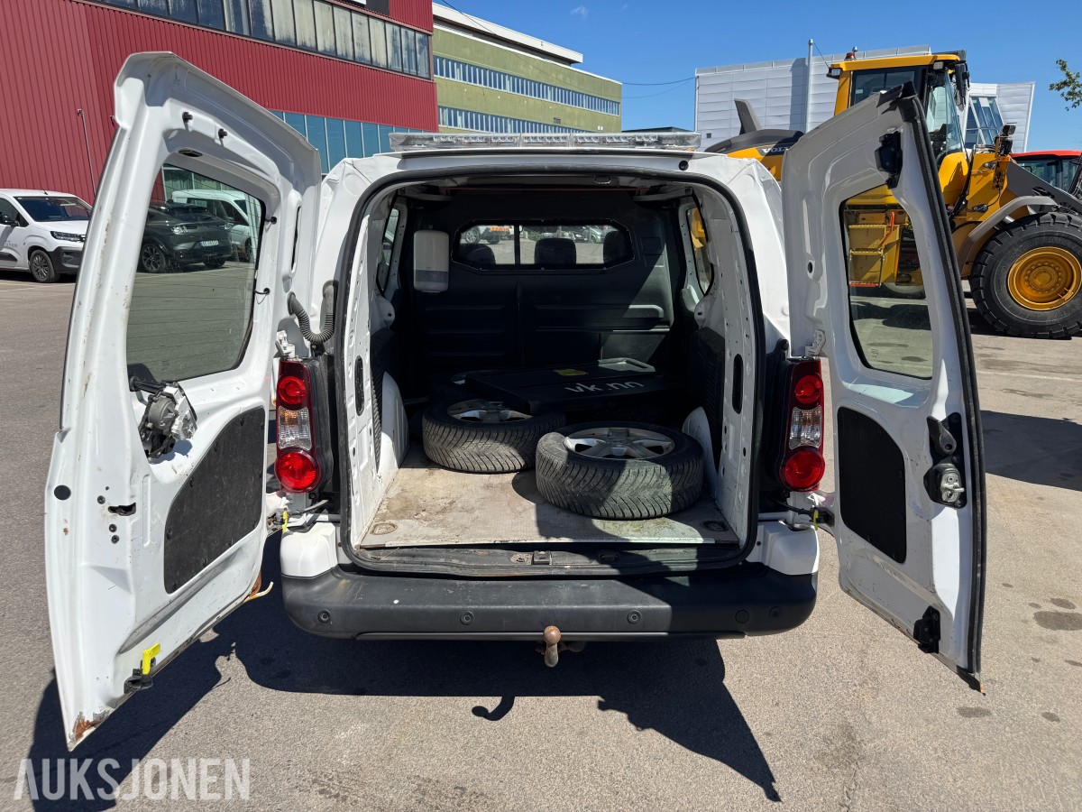 2017 Peugeot PARTNER HENGERFESTE CRUISE P.SENSORER S+V HJUL