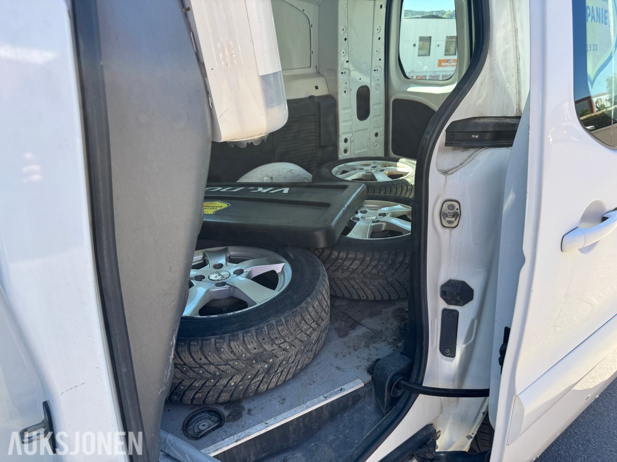 2017 Peugeot PARTNER HENGERFESTE CRUISE P.SENSORER S+V HJUL