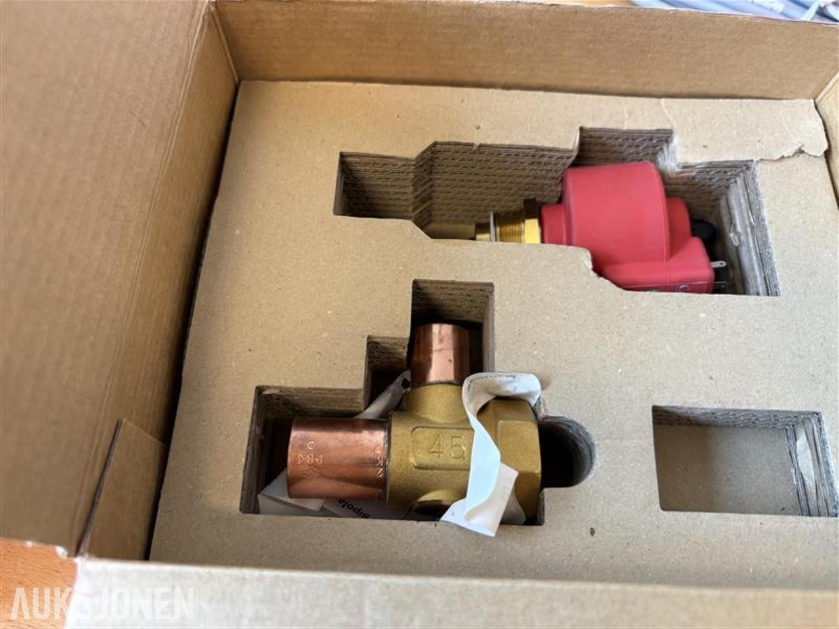 CAREL E3V45SSR10 elektronisk ekspansjonsventil, ubrukt i eske