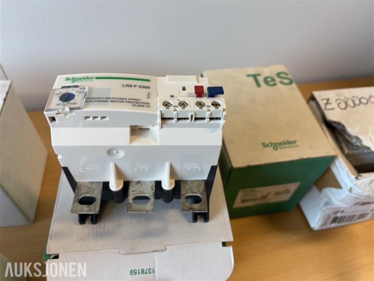 3stk Schneider Electric / TeSys LR9F5369 motorvernrelé 90–150A,  ubrukt