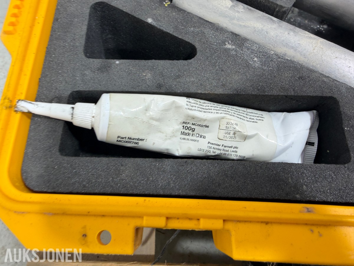 Borehullsinspeksjons-/måleutstyr med skjerm og sonde