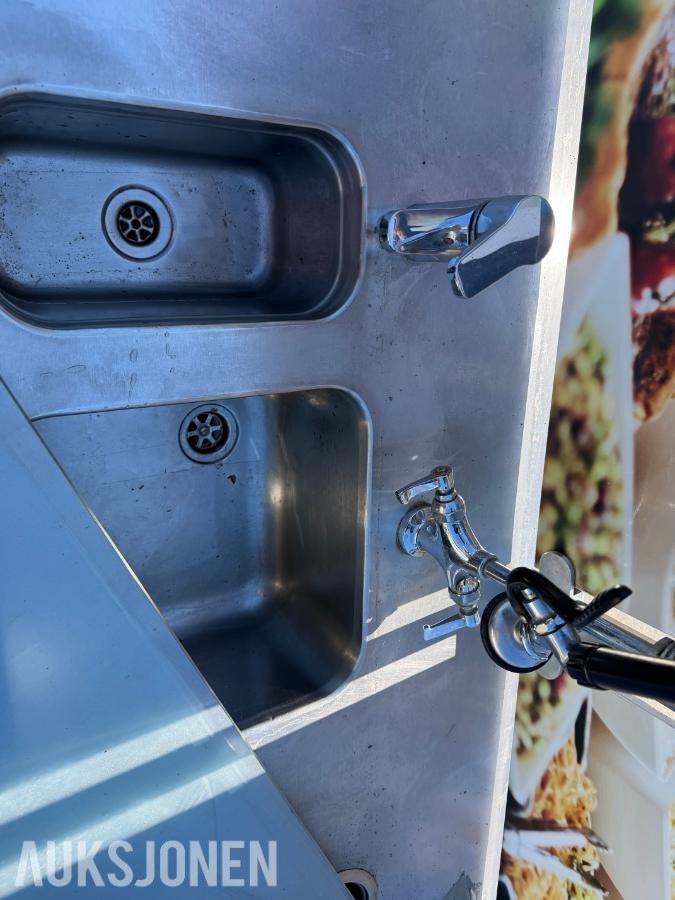 Stor profesjonell serveringsdisk / bar / kiosk løsning i rustfritt stål