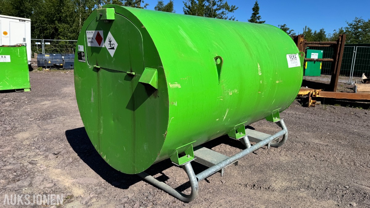2022 FUEL PROOF 2500L. Med ca 1600L diesel