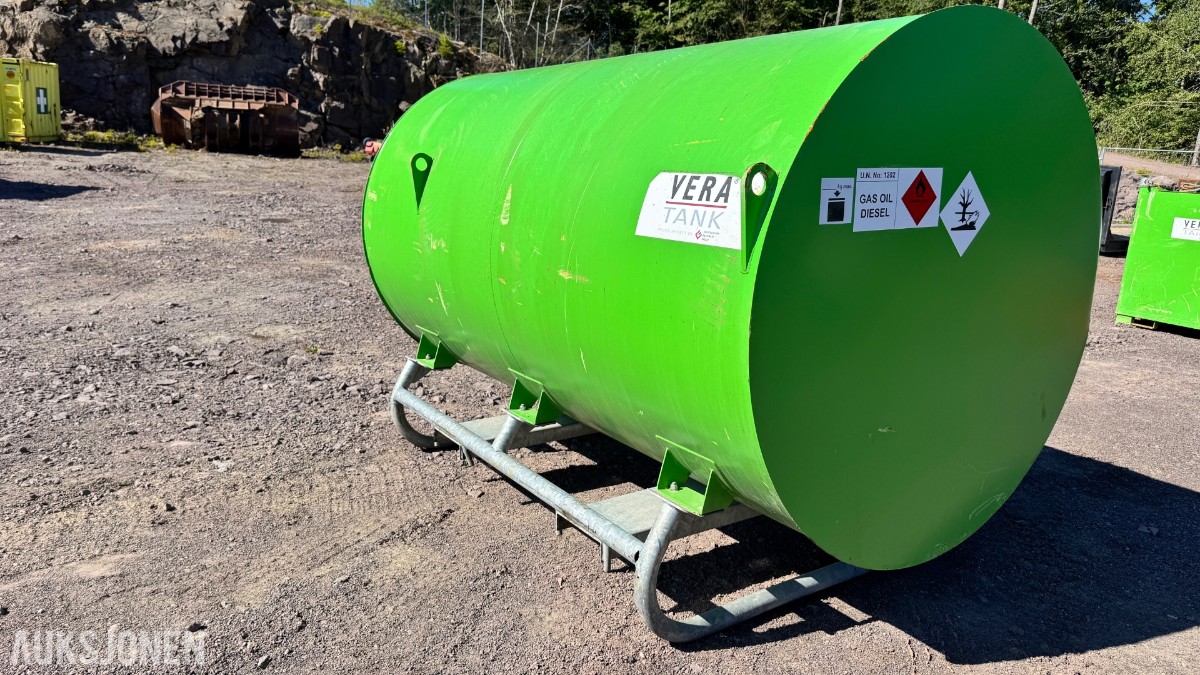 2022 FUEL PROOF 2500L. Med ca 1600L diesel