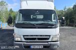 2010 Mitsubishi Fuso skapbil med løftelem og sidedør