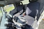 2010 Mitsubishi Fuso skapbil med løftelem og sidedør