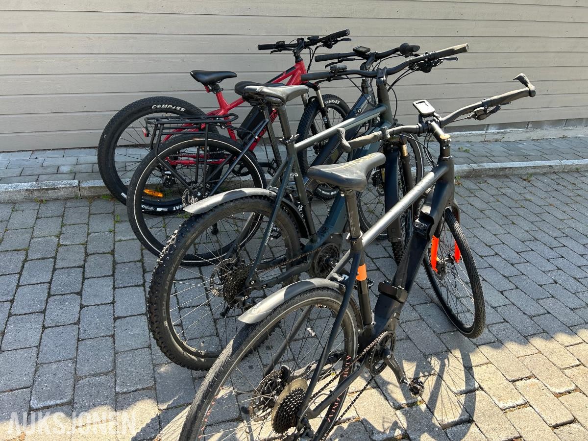 Parti med El sykkel og vanlig sykkel