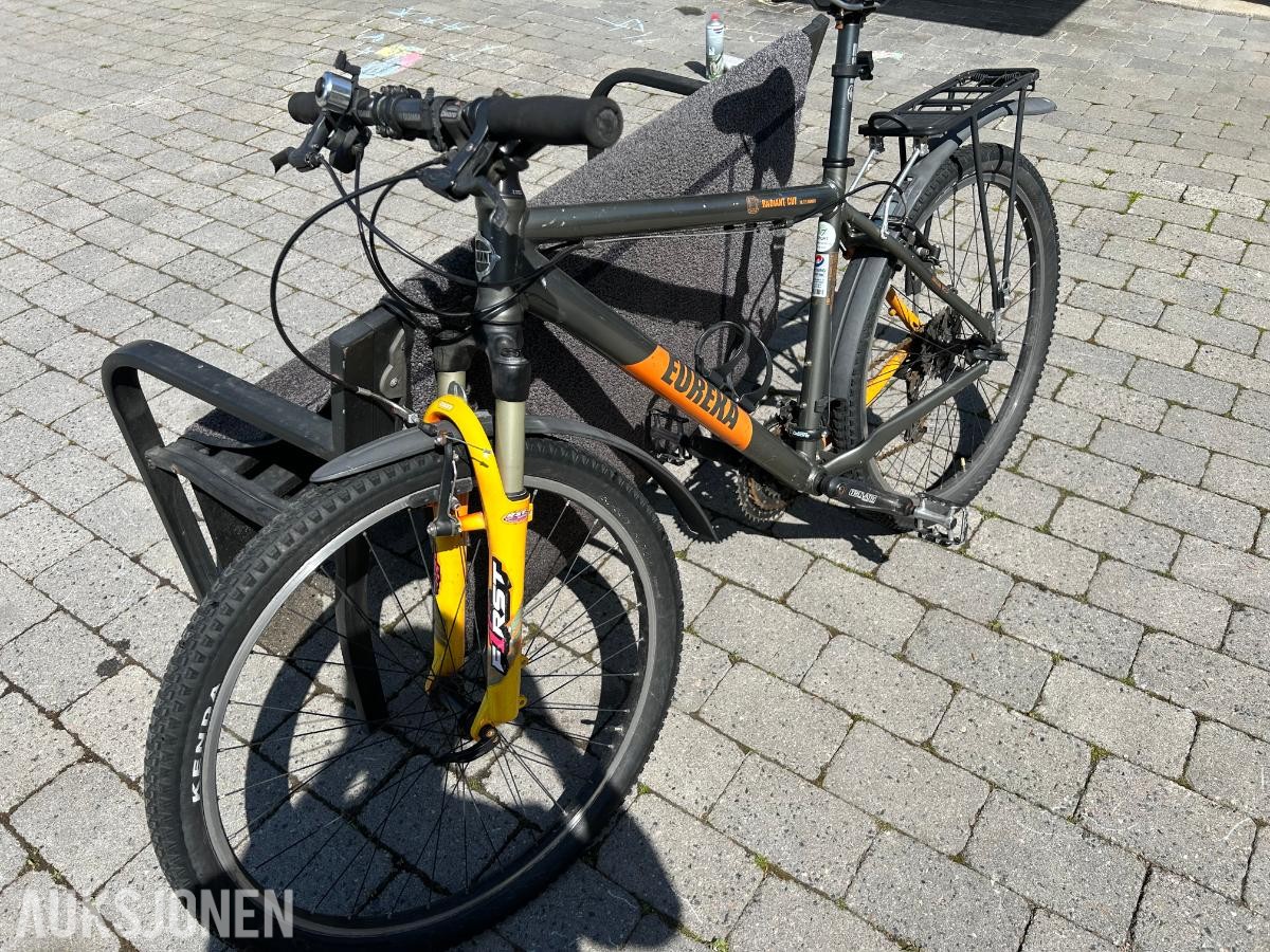 Parti med El sykkel og vanlig sykkel