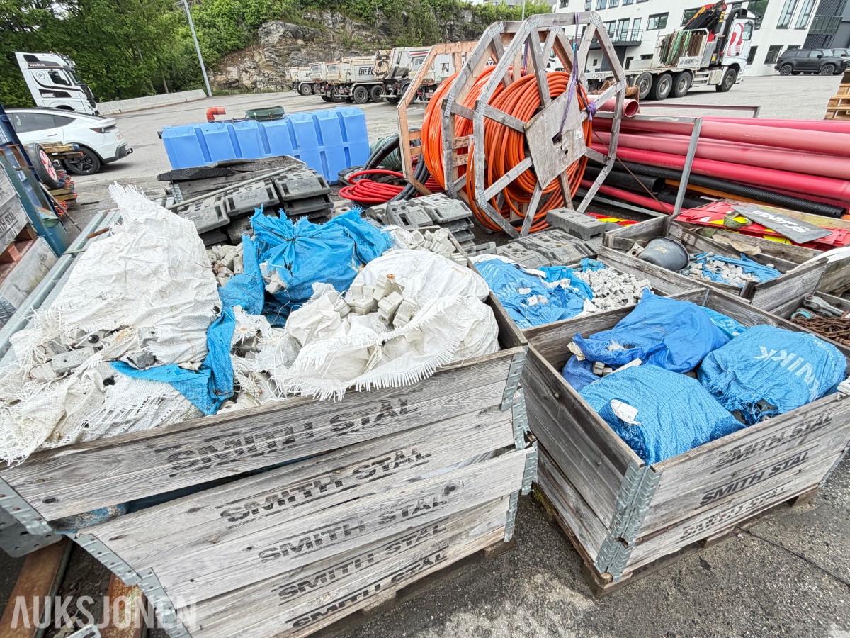 BETONGSTOLER / AVSTANDSHOLDERE - STORT PARTI