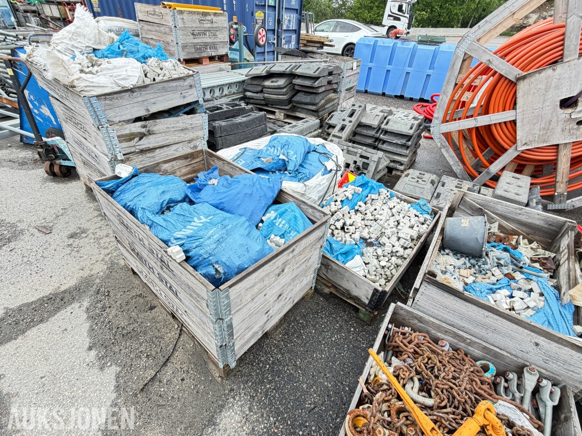 BETONGSTOLER / AVSTANDSHOLDERE - STORT PARTI