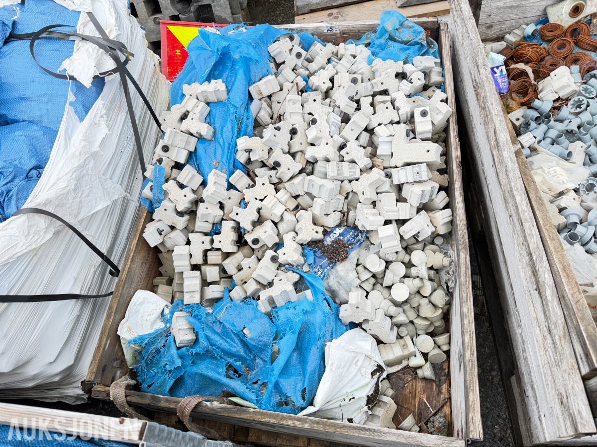 BETONGSTOLER / AVSTANDSHOLDERE - STORT PARTI