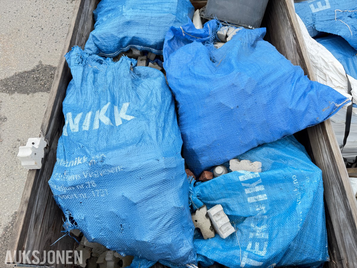 BETONGSTOLER / AVSTANDSHOLDERE - STORT PARTI