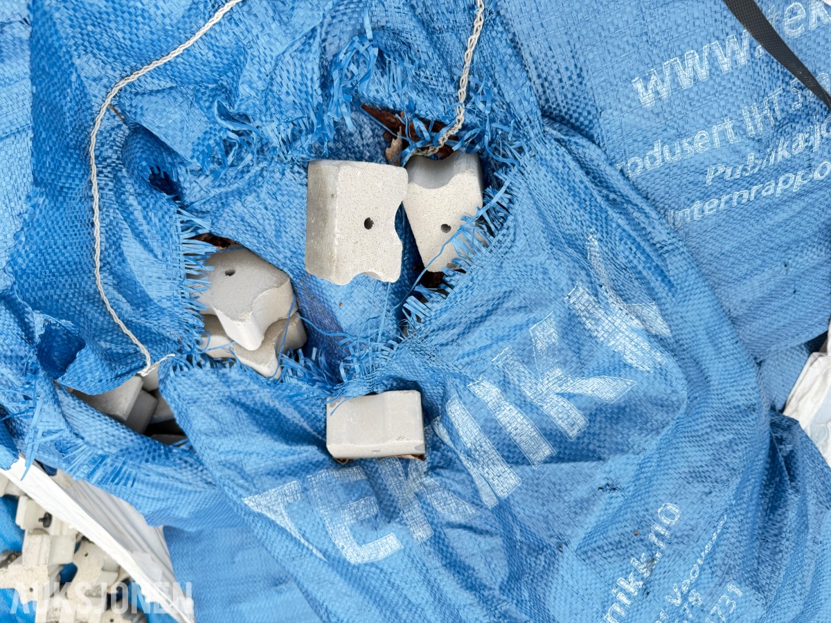 BETONGSTOLER / AVSTANDSHOLDERE - STORT PARTI