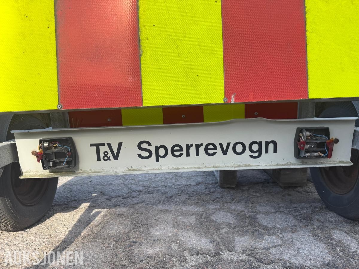 T&V  skiltvogn.