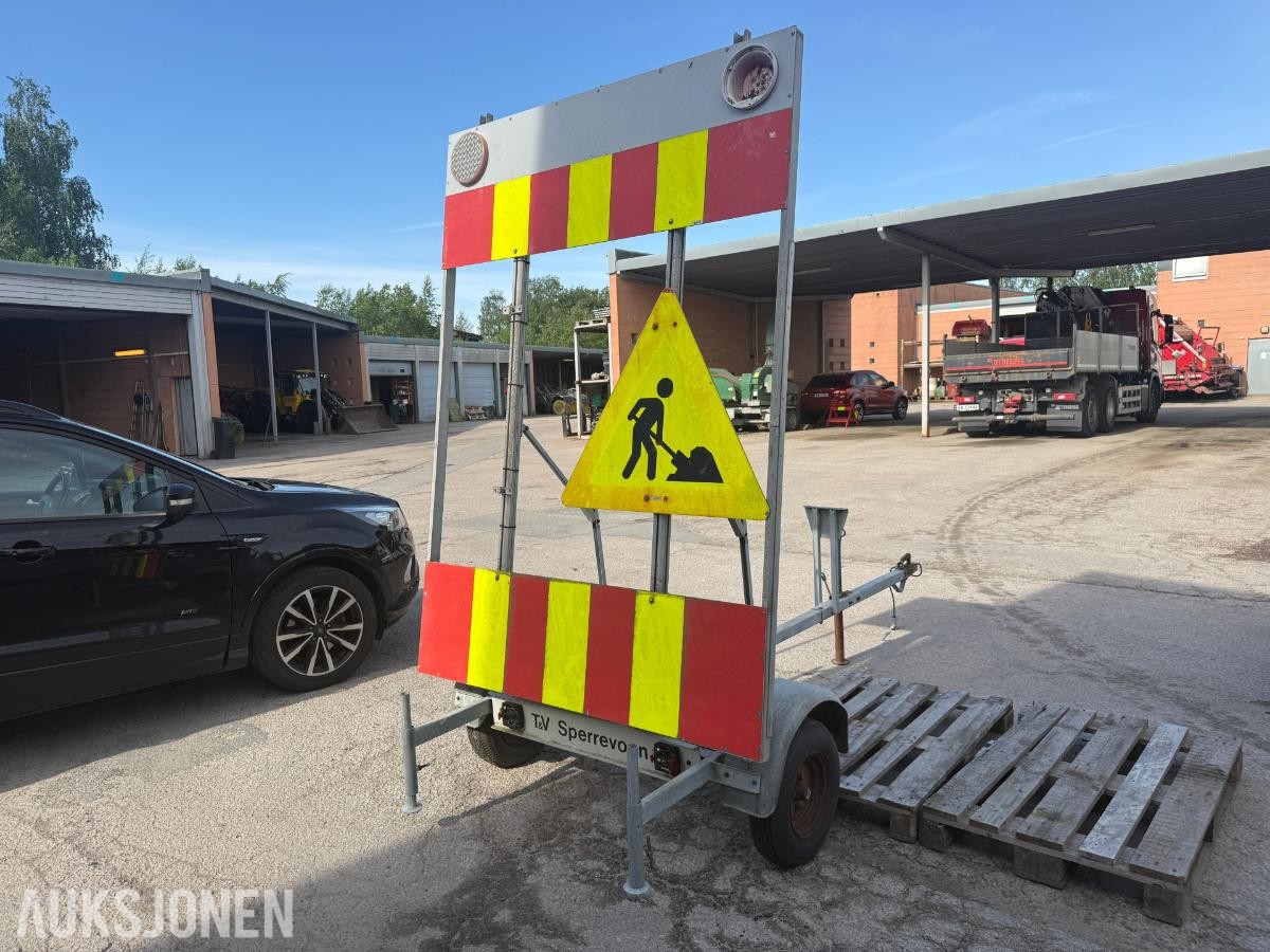 T&V  skiltvogn.