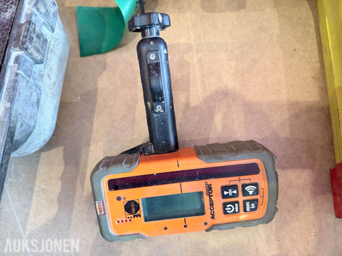 GeoMax, Nedo og Leica måle-/laserutstyr med stativer og kofferter
