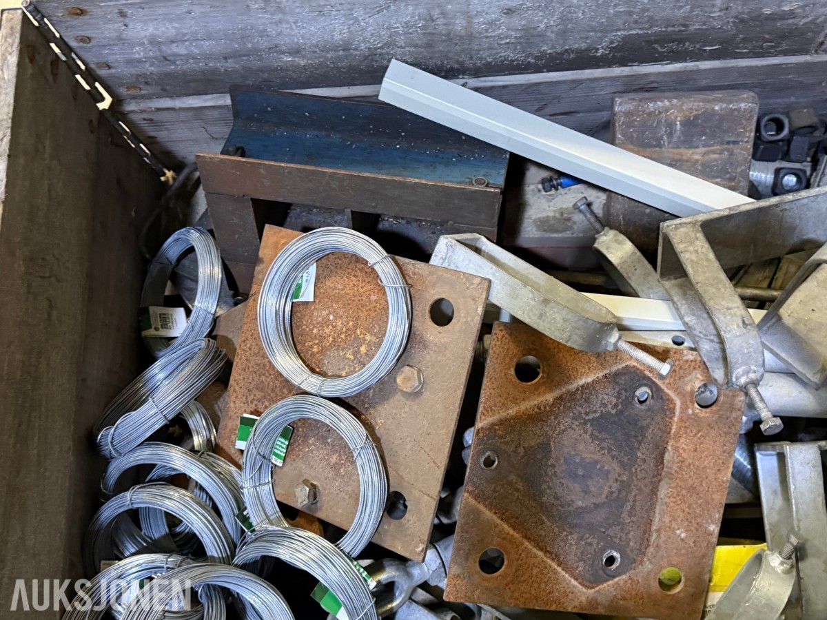 Parti med industriutstyr, festemateriell, CAT-deler og diverse komponenter
