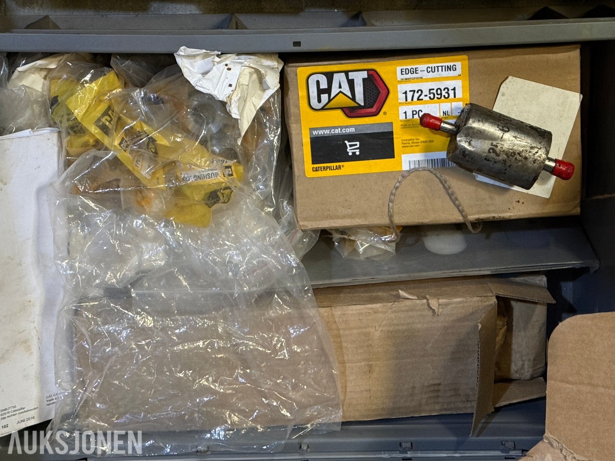 Parti med industriutstyr, festemateriell, CAT-deler og diverse komponenter