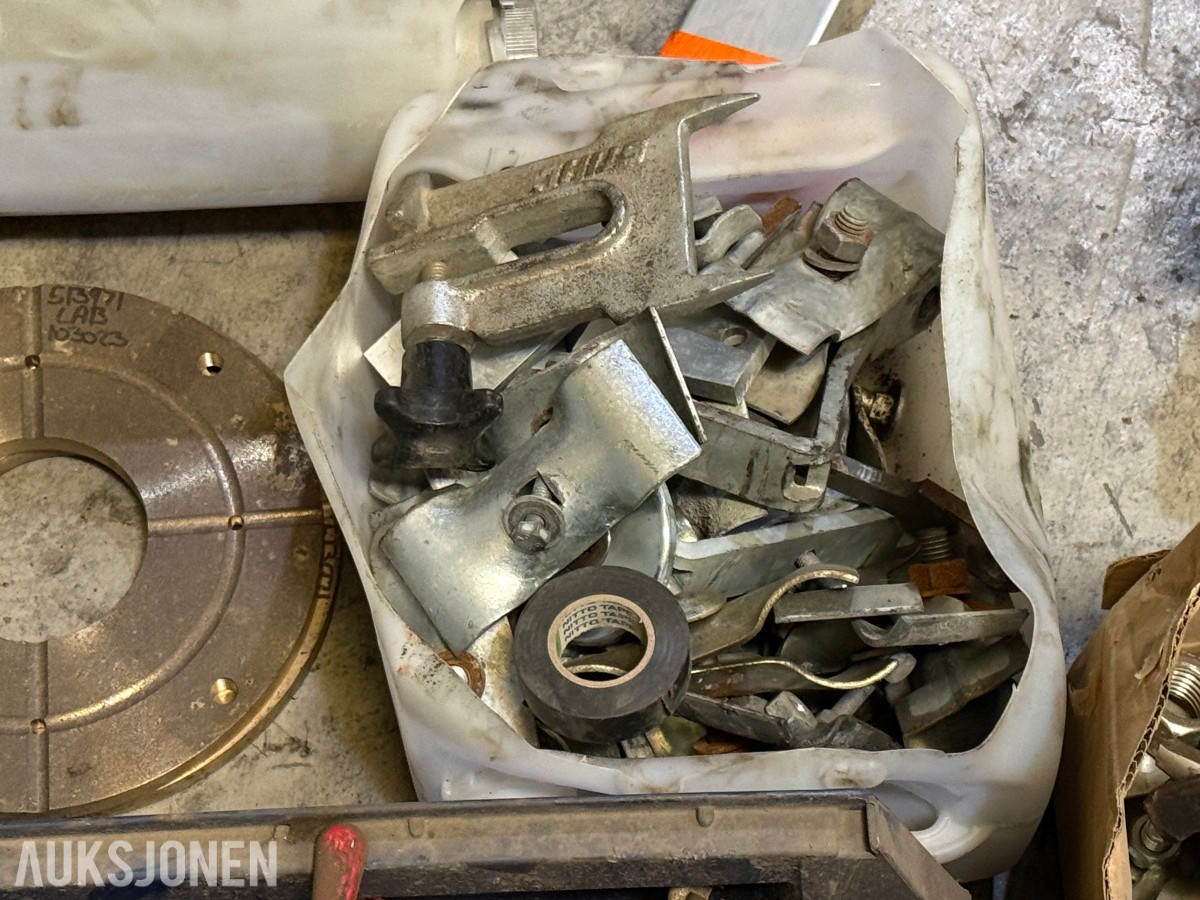Parti med industriutstyr, festemateriell, CAT-deler og diverse komponenter
