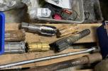 Parti med industriutstyr, festemateriell, CAT-deler og diverse komponenter