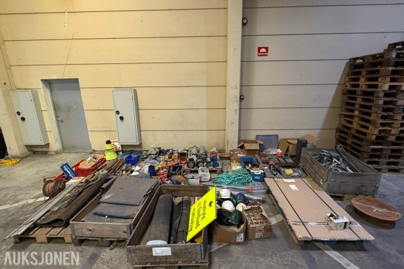 Parti med industriutstyr, festemateriell, CAT-deler og diverse komponenter