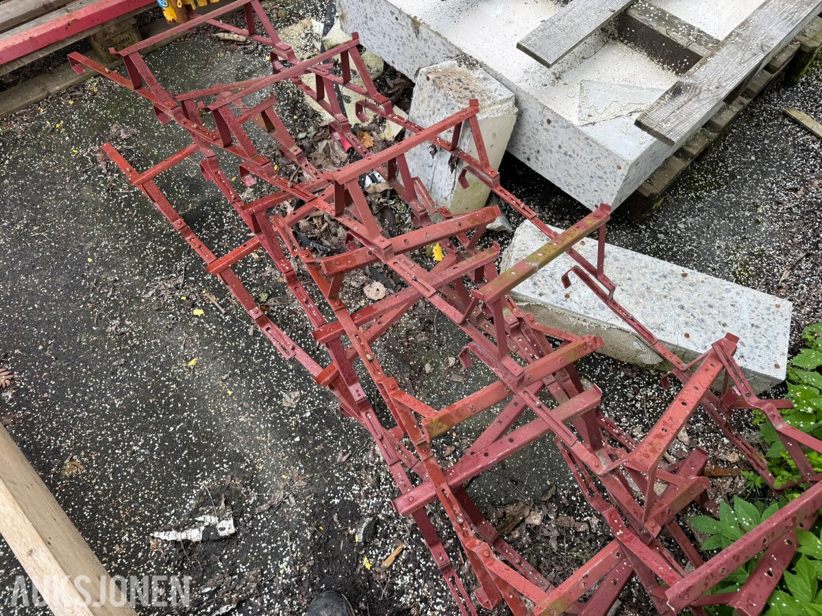 Diverse beslag , rennebeslag og tilbehør + Pipehatt 55x55