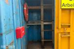 8 fots lagercontainer - låsbar dør og innvendig hylleløsning