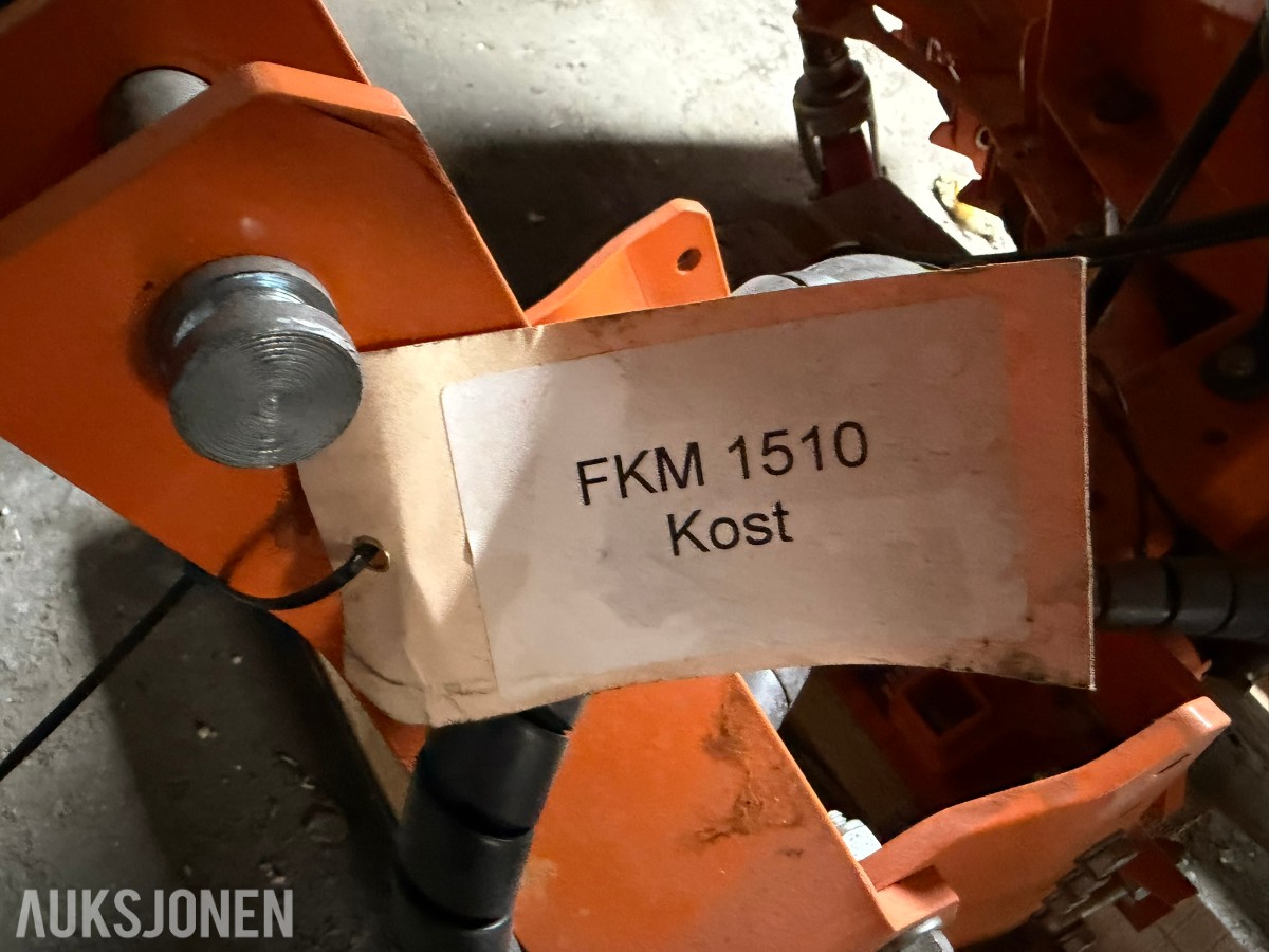 2023 Multihog T2a redskapsbærer med V-plog og feiekost
