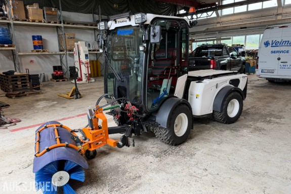 2023 Multihog T2a redskapsbærer med V-plog og feiekost