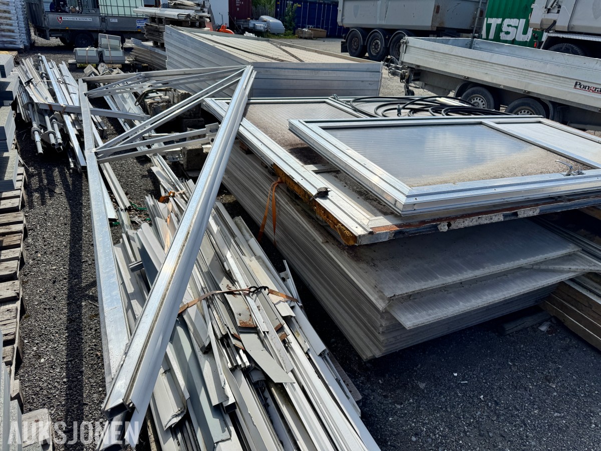 Drivhus 80 m2 7,7x11,2 meter. Blomsterbord med undervanning